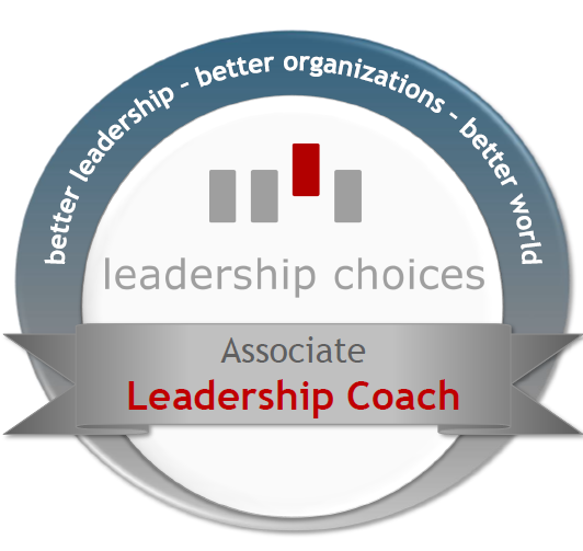 Badge with text „leadership choices. Associate Leadership Coach“.
